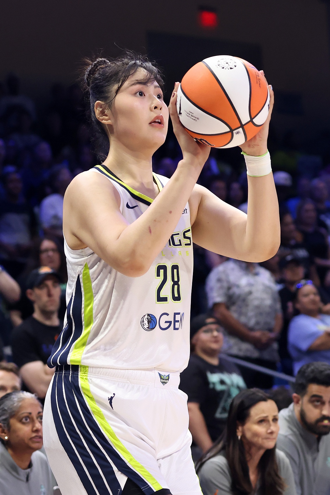 里程碑之夜！李Yueru成為中國(guó)女子籃球隊(duì)歷史上的第三名球員 在WNBA擁有20多個(gè)單打以上