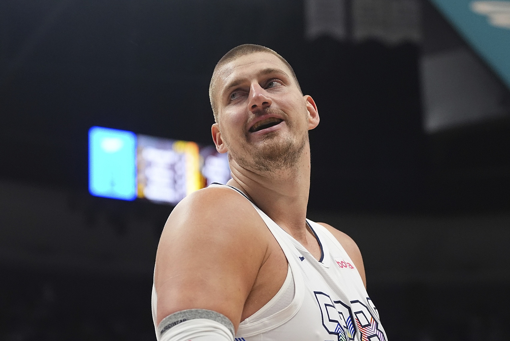 放棄3億？表兄弟：?jiǎn)袒鎺缀踹x擇退休 然后再續(xù)簽其最高工資合同 他瘋了